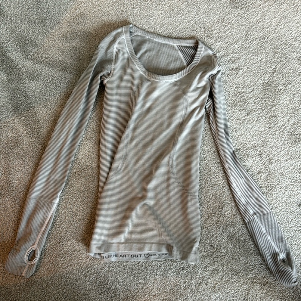 SIZE 4, LONG SLEEVE, LULULEMON